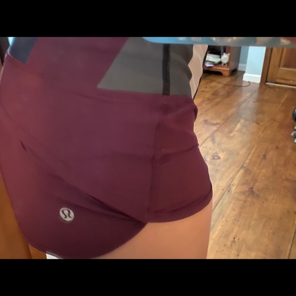 Lululemon speed short 2.5 PERFECT condition - Picture 2 of 2